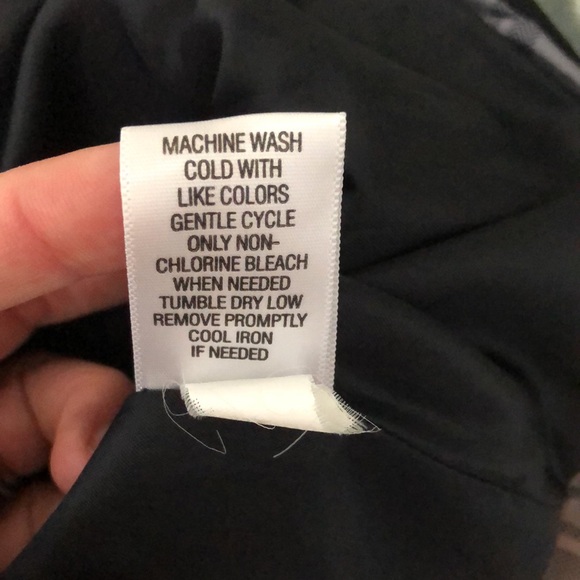 Black and Gray Plaid Quilted Vest with Snap Closure and Pockets Sz M - Picture 6 of 8